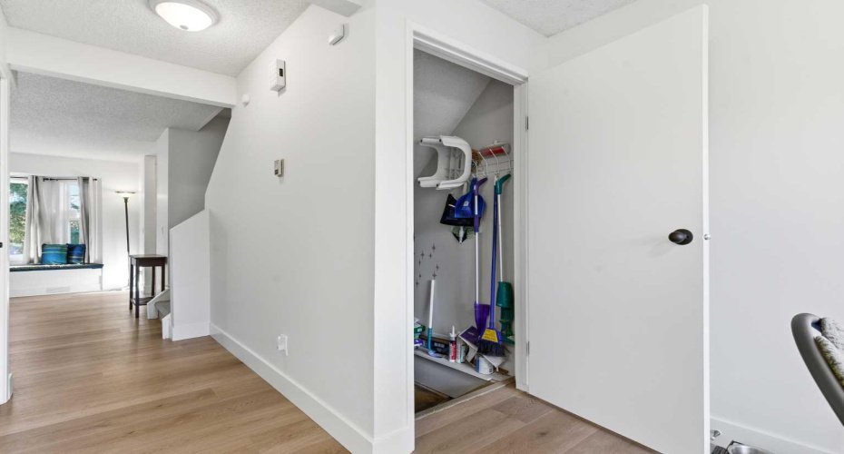 91 Deerfield Drive, Calgary, Alberta T2J 6T9, 3 Bedrooms Bedrooms, ,2 BathroomsBathrooms,Residential,For Sale,Deerfield,A2263400