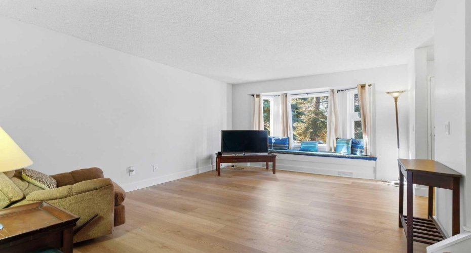 91 Deerfield Drive, Calgary, Alberta T2J 6T9, 3 Bedrooms Bedrooms, ,2 BathroomsBathrooms,Residential,For Sale,Deerfield,A2263400