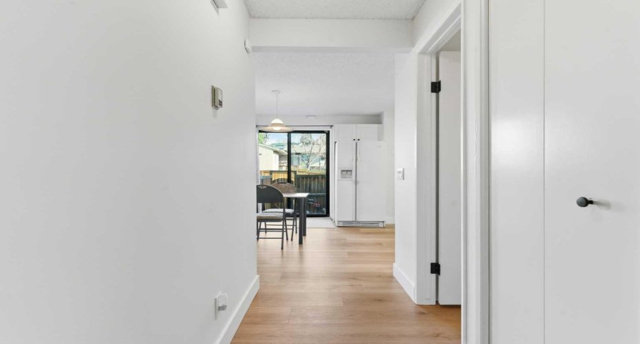 91 Deerfield Drive, Calgary, Alberta T2J 6T9, 3 Bedrooms Bedrooms, ,2 BathroomsBathrooms,Residential,For Sale,Deerfield,A2263400