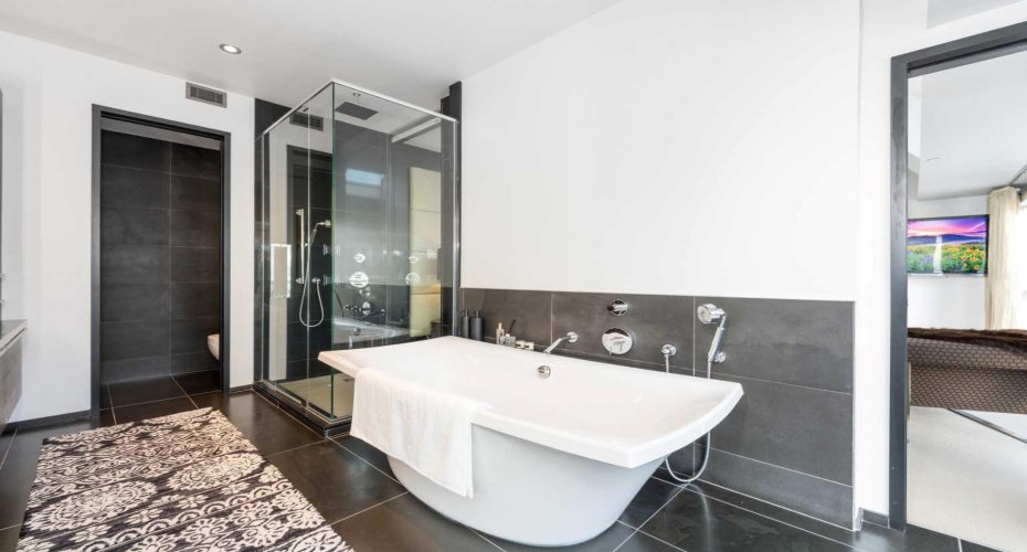 108 9th Avenue, Calgary, Alberta T2P0S9, 2 Bedrooms Bedrooms, ,3 BathroomsBathrooms,Residential,For Sale,9th,A2264092