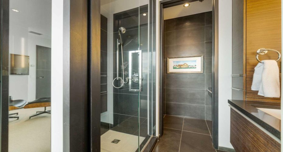 108 9th Avenue, Calgary, Alberta T2P0S9, 2 Bedrooms Bedrooms, ,3 BathroomsBathrooms,Residential,For Sale,9th,A2264092