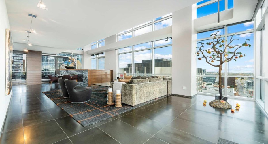 108 9th Avenue, Calgary, Alberta T2P0S9, 2 Bedrooms Bedrooms, ,3 BathroomsBathrooms,Residential,For Sale,9th,A2264092