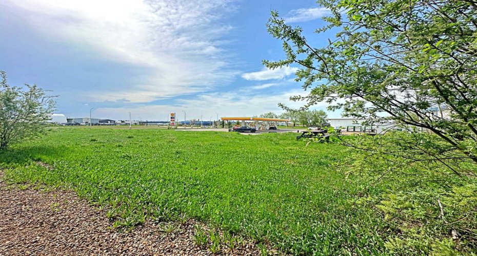 400 MacKenzie Boulevard, Fort McMurray, Alberta T9H 4C4, ,Commercial,For Sale,Kuusamo,MacKenzie,A2265405