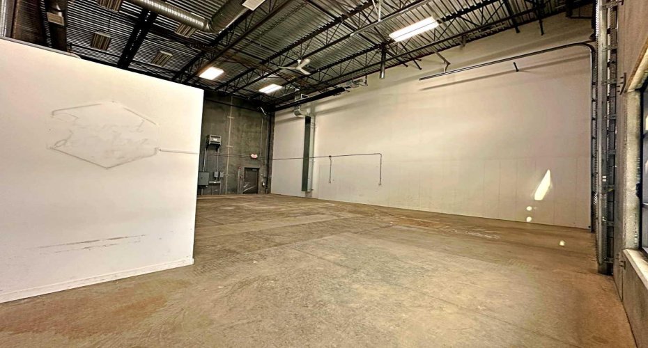 400 MacKenzie Boulevard, Fort McMurray, Alberta T9H 4C4, ,Commercial,For Sale,Kuusamo,MacKenzie,A2265405