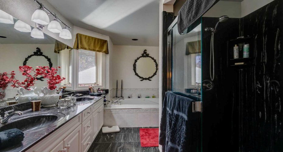 1302 Frontenac Avenue, Calgary, Alberta T2B1B6, 5 Bedrooms Bedrooms, ,4 BathroomsBathrooms,Residential,For Sale,Frontenac,A2265694