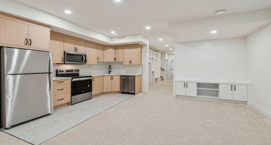 643 36 Street, Calgary, Alberta T3C 1R1, 4 Bedrooms Bedrooms, ,5 BathroomsBathrooms,Residential,For Sale,36,A2265980