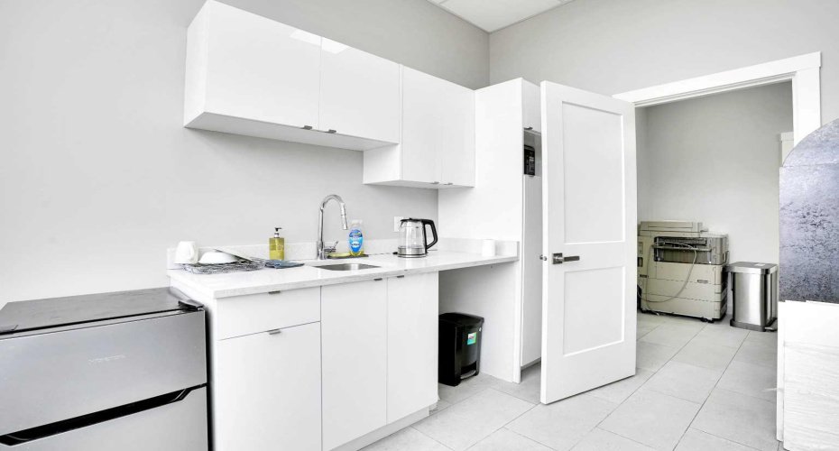 2255 32 Street, Calgary, Alberta T1Y 0C2, ,Commercial,For Sale,32,A2265963