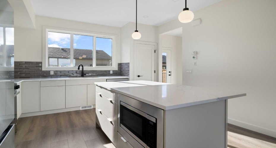 215 Belvedere Avenue, Calgary, Alberta T2A8A1, 3 Bedroom Bedrooms, 0 ,3 BathroomBathrooms,Residential,For Sale,Belvedere,0,A2265805