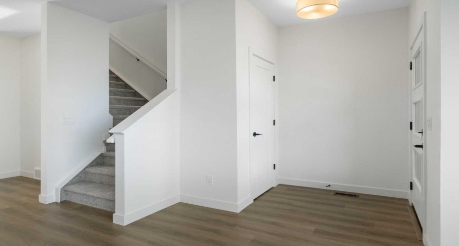 215 Belvedere Avenue, Calgary, Alberta T2A8A1, 3 Bedroom Bedrooms, 0 ,3 BathroomBathrooms,Residential,For Sale,Belvedere,0,A2265805