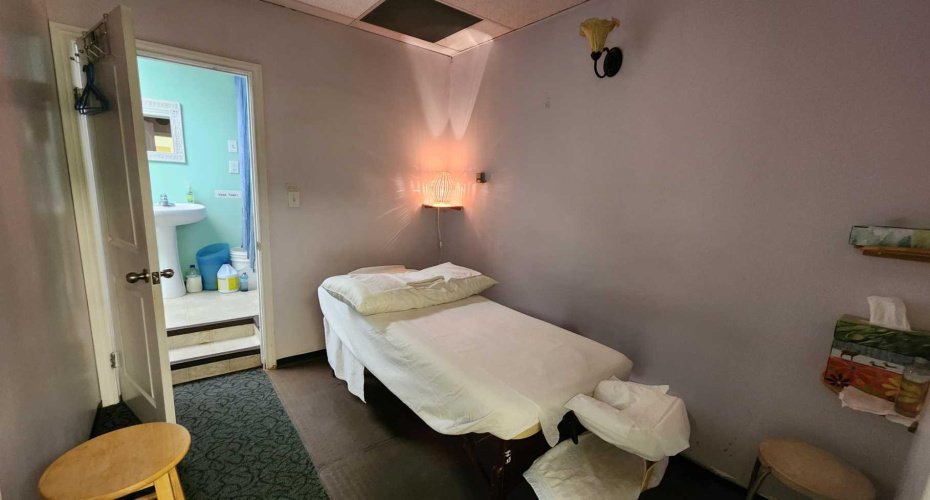 328 Centre Street, Calgary, Alberta T2G 4X6, ,Commercial,For Sale,Centre,A2266912