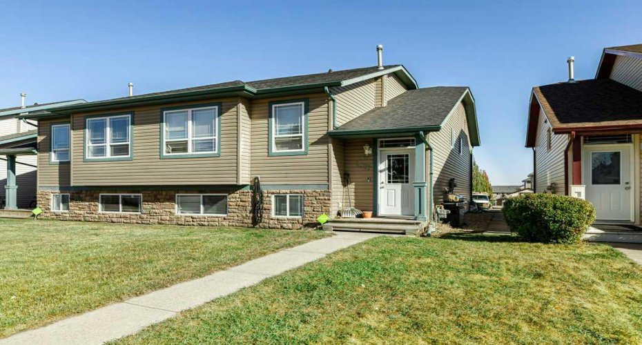 7017 Deer Street, Lacombe, Alberta T4L 1Y9, 5 Bedrooms Bedrooms, ,2 BathroomsBathrooms,Residential,For Sale,Deer,A2265647