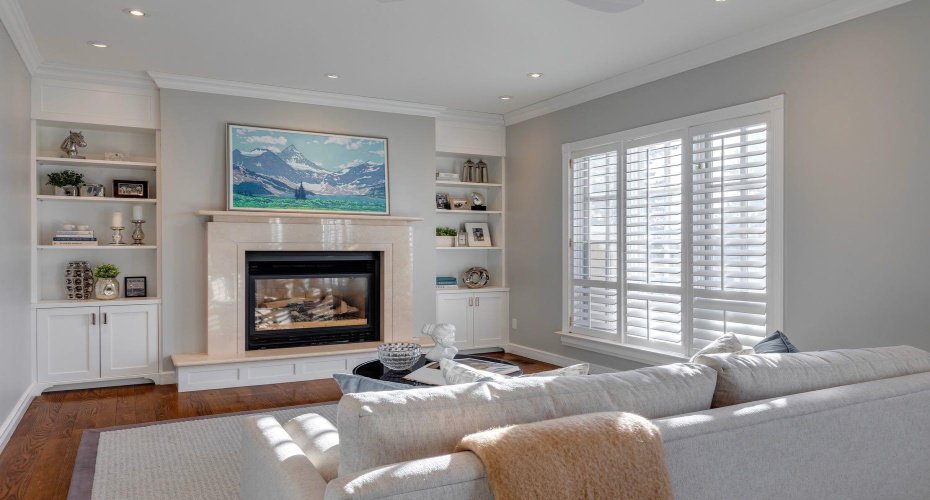 Primary bedroom sitting area