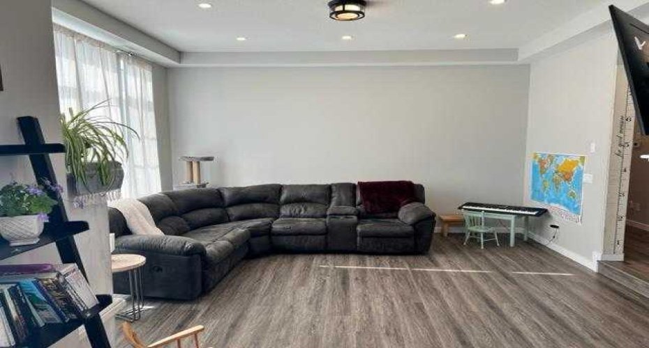 1049 Alberta Avenue, DeBolt, Alberta T0H 1B0, 3 Bedrooms Bedrooms, ,3 BathroomsBathrooms,Residential,For Sale,Alberta,A2268259