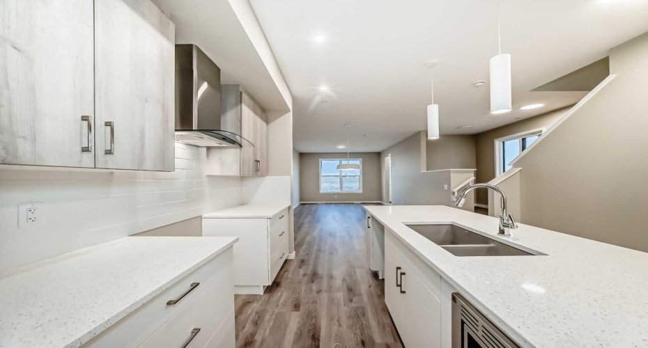 197 Hotchkiss Road, Calgary, Alberta T3S 0T9, 3 Bedrooms Bedrooms, ,3 BathroomsBathrooms,Residential,For Sale,Hotchkiss,A2268554