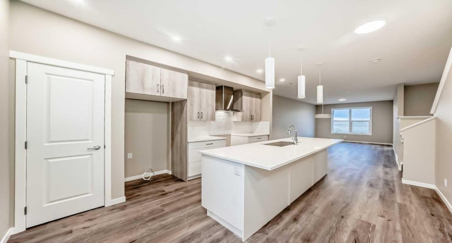 197 Hotchkiss Road, Calgary, Alberta T3S 0T9, 3 Bedrooms Bedrooms, ,3 BathroomsBathrooms,Residential,For Sale,Hotchkiss,A2268554