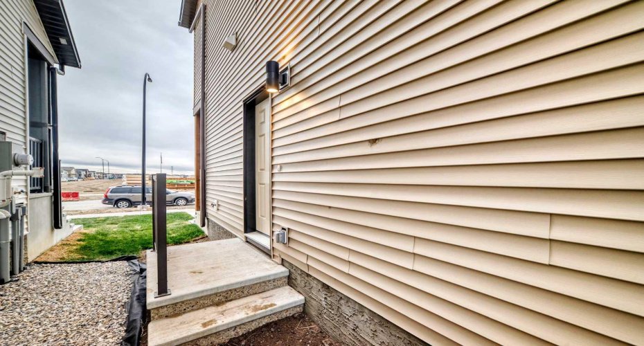 197 Hotchkiss Road, Calgary, Alberta T3S 0T9, 3 Bedrooms Bedrooms, ,3 BathroomsBathrooms,Residential,For Sale,Hotchkiss,A2268554