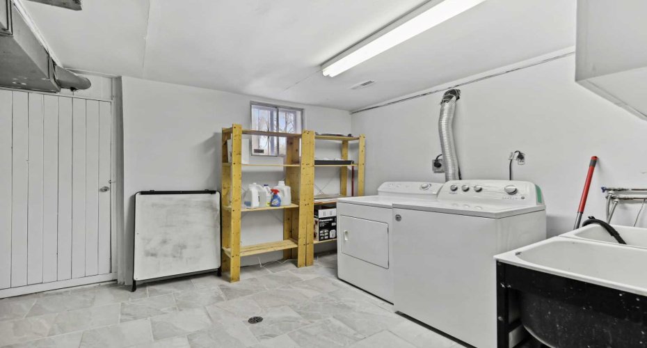 230 8A Street, Calgary, Alberta T2E 4J1, 3 Bedrooms Bedrooms, ,2 BathroomsBathrooms,Residential,For Sale,8A,A2268621