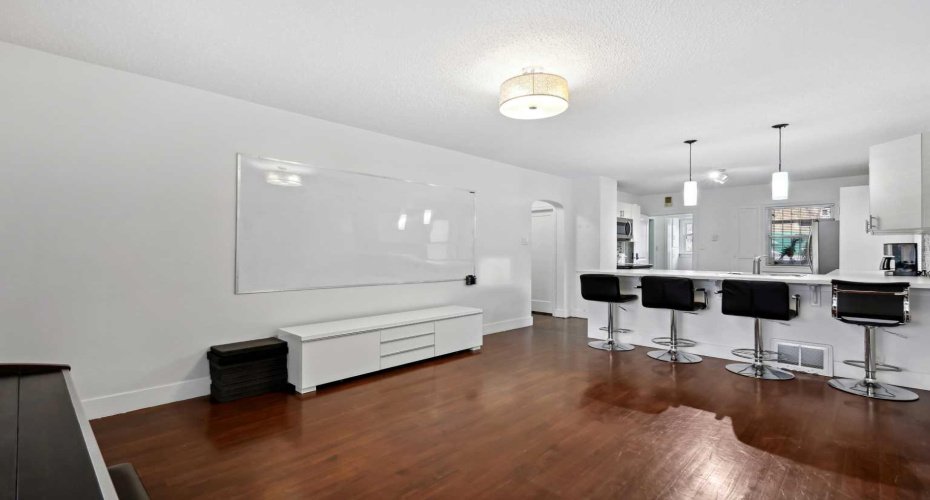 230 8A Street, Calgary, Alberta T2E 4J1, 3 Bedrooms Bedrooms, ,2 BathroomsBathrooms,Residential,For Sale,8A,A2268621