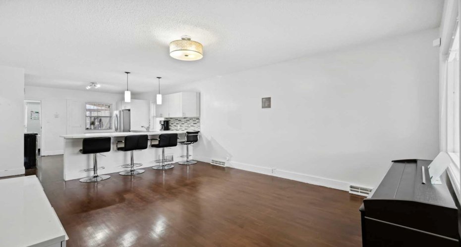 230 8A Street, Calgary, Alberta T2E 4J1, 3 Bedrooms Bedrooms, ,2 BathroomsBathrooms,Residential,For Sale,8A,A2268621