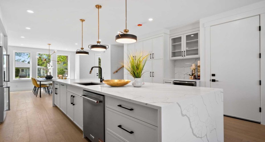 3116 4A Street, Calgary, Alberta T2M 3B4, 4 Bedrooms Bedrooms, ,5 BathroomsBathrooms,Residential,For Sale,4A,A2268162