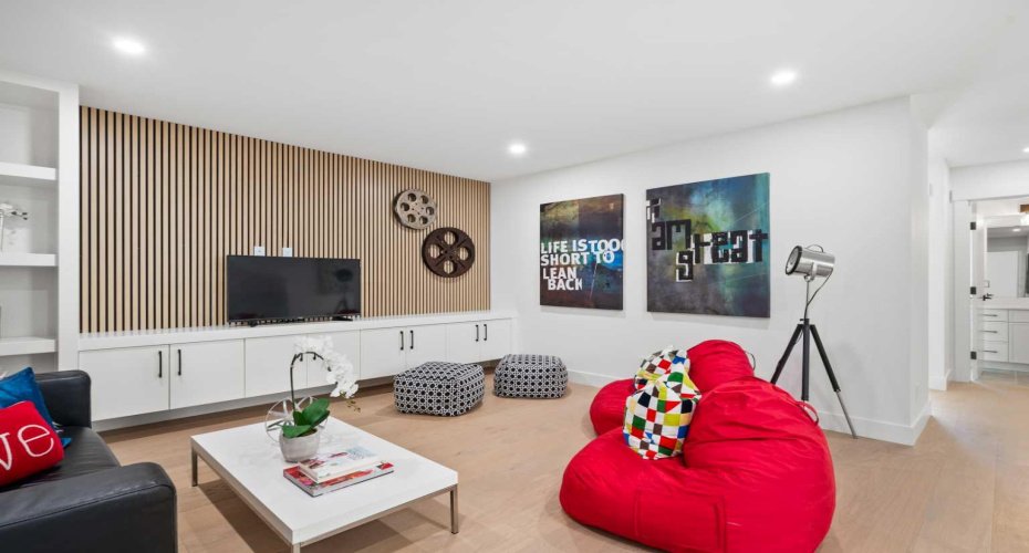 3116 4A Street, Calgary, Alberta T2M 3B4, 4 Bedrooms Bedrooms, ,5 BathroomsBathrooms,Residential,For Sale,4A,A2268162