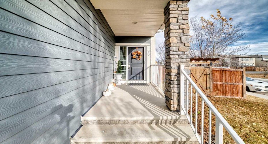 98 Legacy Lane, Calgary, Alberta t2x1y7, 4 Bedrooms Bedrooms, ,4 BathroomsBathrooms,Residential,For Sale,Legacy,A2268905
