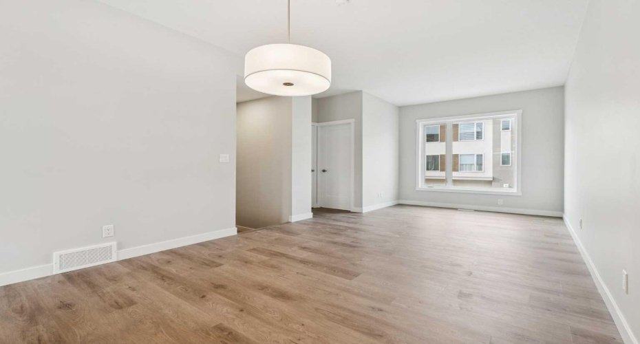 107 Shawnee Square, Calgary, Alberta T2Y 0W4, 2 Bedrooms Bedrooms, ,3 BathroomsBathrooms,Residential,For Sale,Shawnee,A2268566