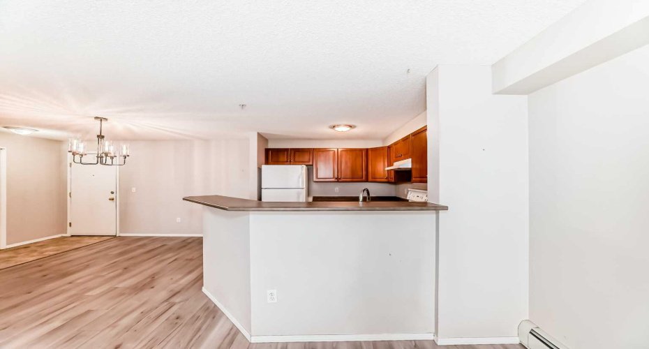 17 Country Village Bay, Calgary, Alberta T3K5Z3, 2 Bedrooms Bedrooms, ,2 BathroomsBathrooms,Residential,For Sale,Country Village,A2268620