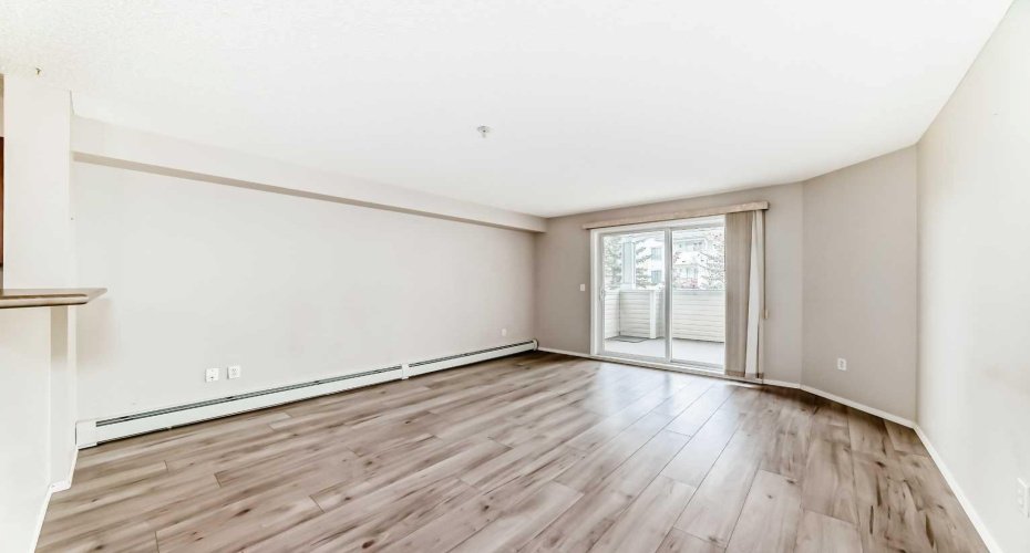 17 Country Village Bay, Calgary, Alberta T3K5Z3, 2 Bedrooms Bedrooms, ,2 BathroomsBathrooms,Residential,For Sale,Country Village,A2268620