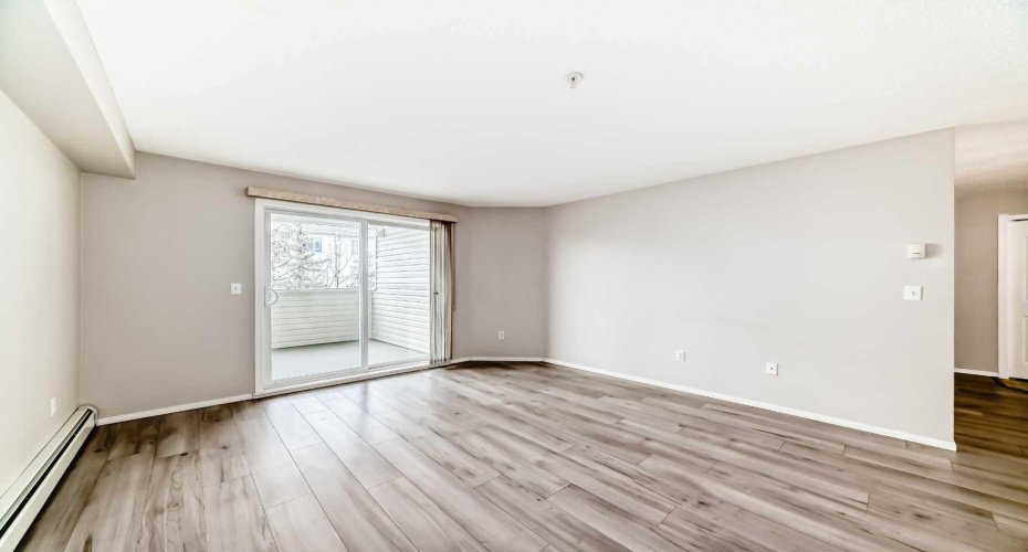 17 Country Village Bay, Calgary, Alberta T3K5Z3, 2 Bedrooms Bedrooms, ,2 BathroomsBathrooms,Residential,For Sale,Country Village,A2268620