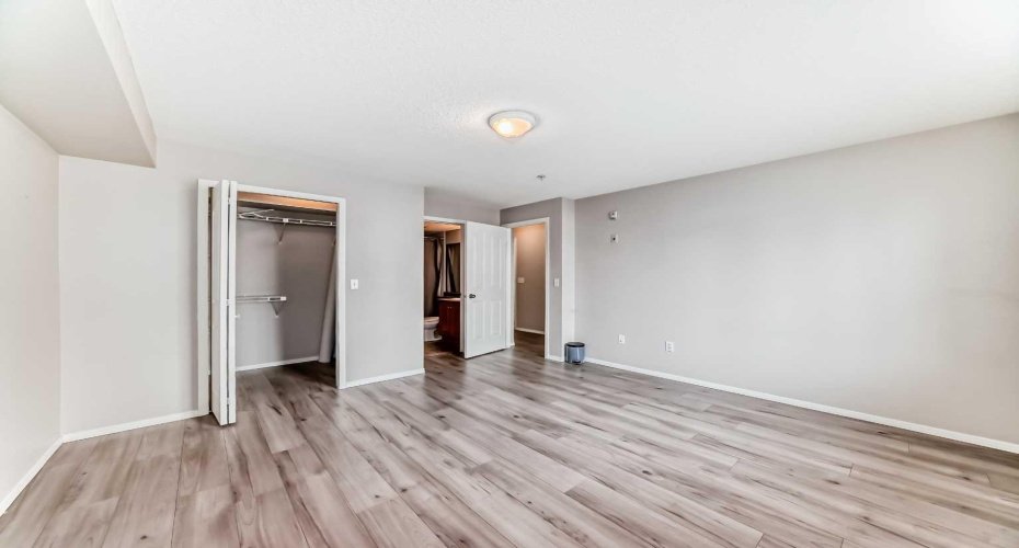 17 Country Village Bay, Calgary, Alberta T3K5Z3, 2 Bedrooms Bedrooms, ,2 BathroomsBathrooms,Residential,For Sale,Country Village,A2268620