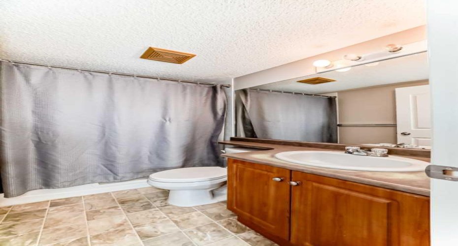 17 Country Village Bay, Calgary, Alberta T3K5Z3, 2 Bedrooms Bedrooms, ,2 BathroomsBathrooms,Residential,For Sale,Country Village,A2268620