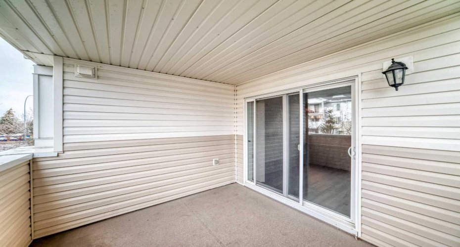 17 Country Village Bay, Calgary, Alberta T3K5Z3, 2 Bedrooms Bedrooms, ,2 BathroomsBathrooms,Residential,For Sale,Country Village,A2268620