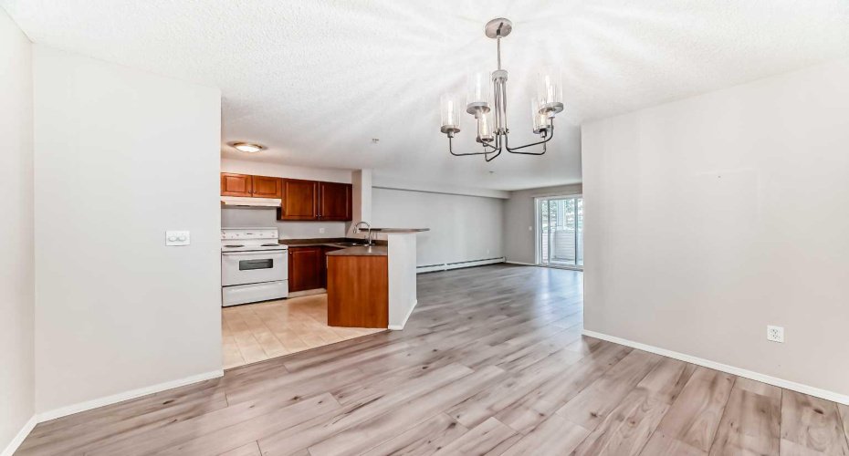 17 Country Village Bay, Calgary, Alberta T3K5Z3, 2 Bedrooms Bedrooms, ,2 BathroomsBathrooms,Residential,For Sale,Country Village,A2268620