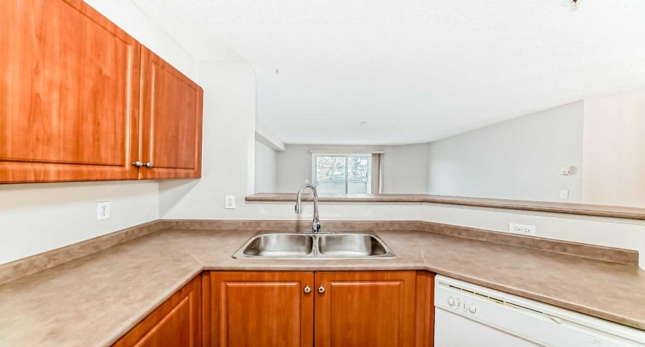 17 Country Village Bay, Calgary, Alberta T3K5Z3, 2 Bedrooms Bedrooms, ,2 BathroomsBathrooms,Residential,For Sale,Country Village,A2268620