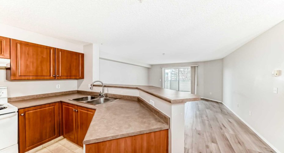 17 Country Village Bay, Calgary, Alberta T3K5Z3, 2 Bedrooms Bedrooms, ,2 BathroomsBathrooms,Residential,For Sale,Country Village,A2268620