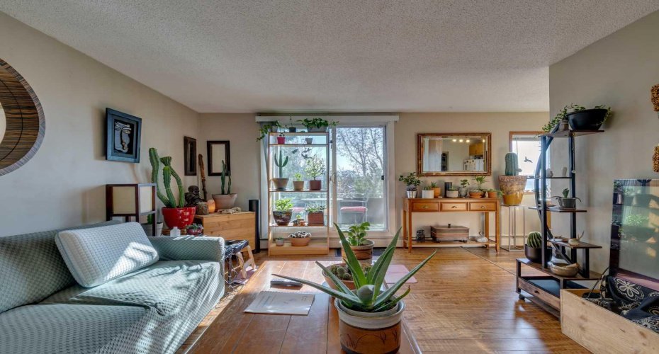 Unit 7 - Living Room