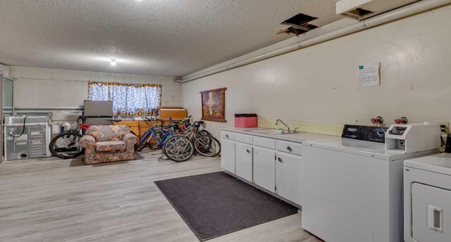 Common Area - Laumdry Room