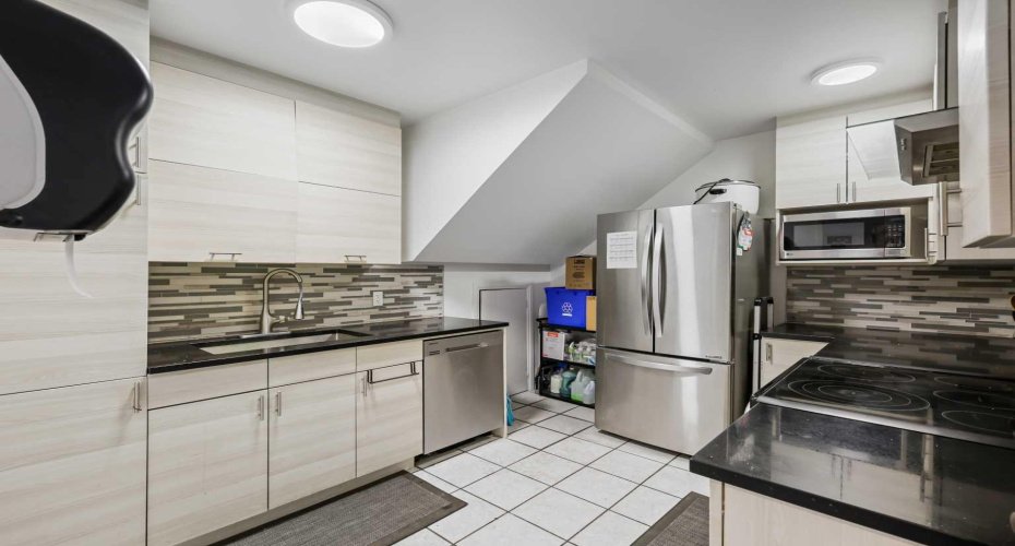 232 8A Street, Calgary, Alberta T2E 4J1, ,Commercial,For Sale,8A,A2269236