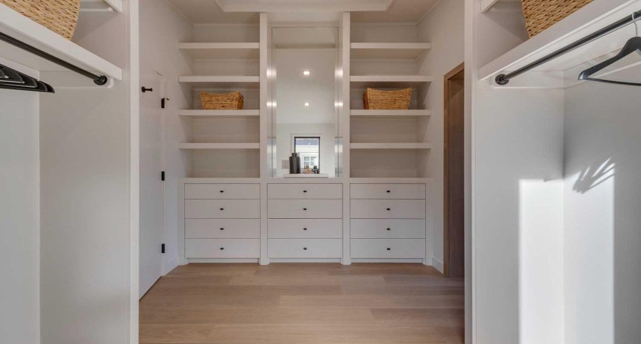 Walk-in Closet