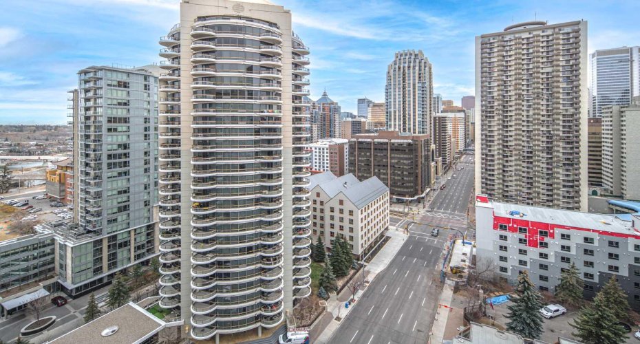 650 10 Street, Calgary, Alberta T2P 5G4, 2 Bedrooms Bedrooms, ,2 BathroomsBathrooms,Residential,For Sale,10,A2269310