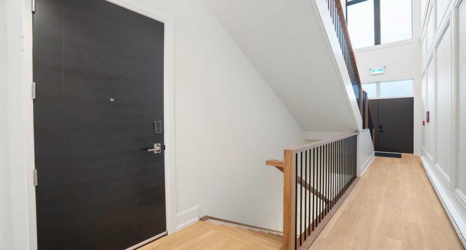 Common Area leading to lower level