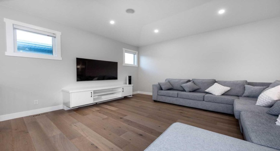 66 Waterford Road, Chestermere, Alberta T1X 2M7, 7 Bedrooms Bedrooms, ,5 BathroomsBathrooms,Residential,For Sale,Waterford,A2271205