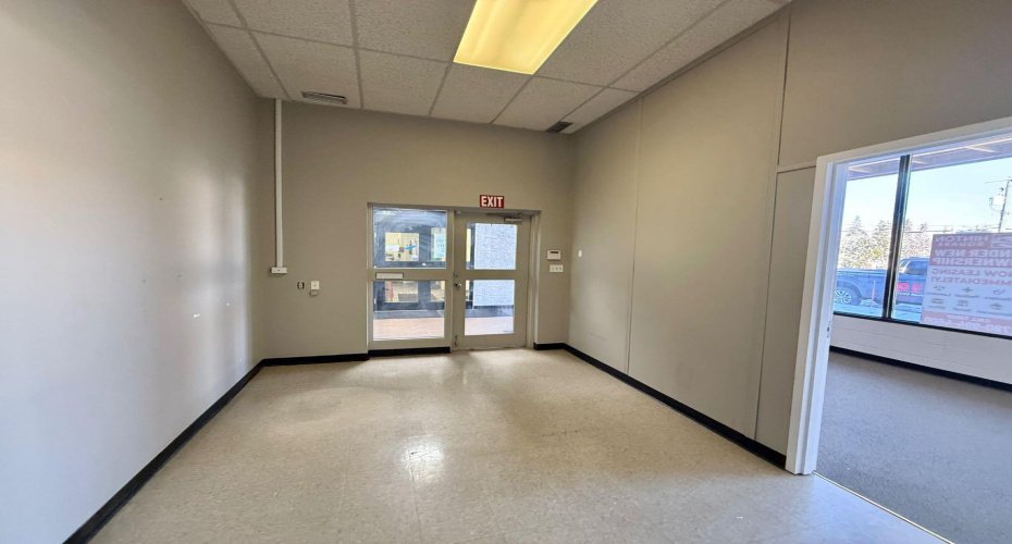 105 Government Road, Hinton, Alberta T7V1B7, ,Commercial,For Lease,Hinton Square,Government,A2271559