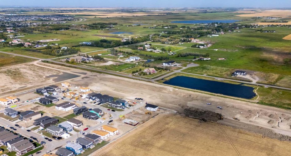 137 clearwater Terrace, Chestermere, Alberta T1X3A7, 3 Bedrooms Bedrooms, ,3 BathroomsBathrooms,Residential,For Sale,clearwater,A2271578