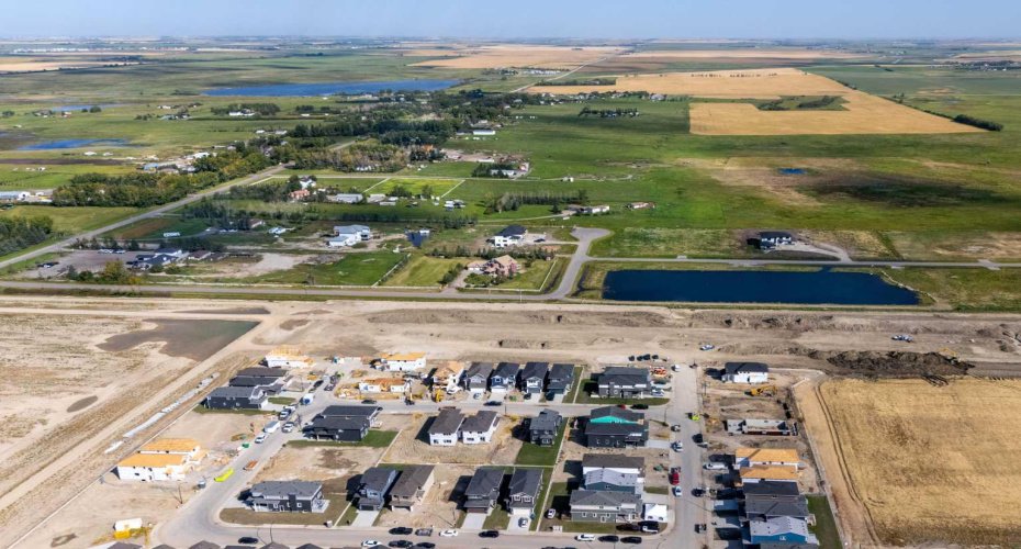 137 clearwater Terrace, Chestermere, Alberta T1X3A7, 3 Bedrooms Bedrooms, ,3 BathroomsBathrooms,Residential,For Sale,clearwater,A2271578