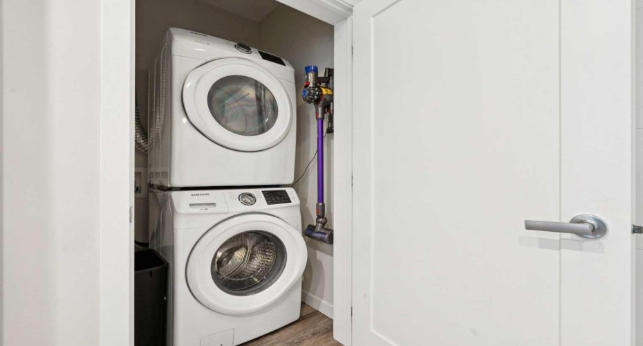 8531 8A Avenue, Calgary, Alberta T3H1V4, 2 Bedrooms Bedrooms, ,2 BathroomsBathrooms,Residential,For Sale,8A,A2271404