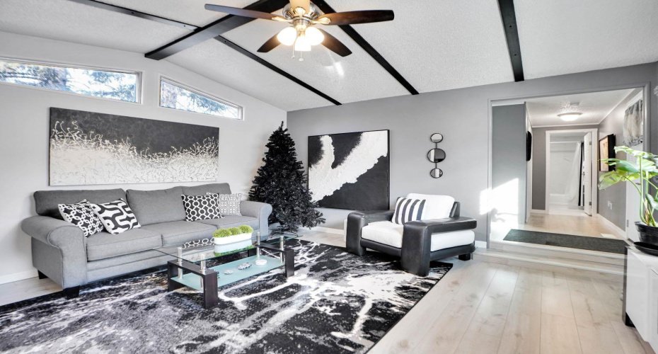 3223 83 Street, Calgary, Alberta T3B 5N4, 3 Bedrooms Bedrooms, ,2 BathroomsBathrooms,Mobile,For Sale,83,A2271534