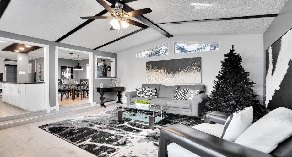 3223 83 Street, Calgary, Alberta T3B 5N4, 3 Bedrooms Bedrooms, ,2 BathroomsBathrooms,Mobile,For Sale,83,A2271534