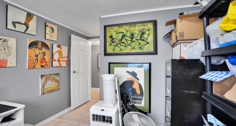 3223 83 Street, Calgary, Alberta T3B 5N4, 3 Bedrooms Bedrooms, ,2 BathroomsBathrooms,Mobile,For Sale,83,A2271534